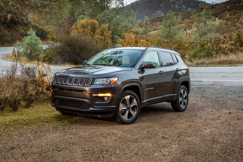2018_jeep_compass_4dr-suv_latitude_fq_oem_1_815.jpg