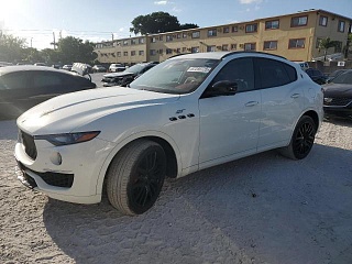 MASERATI LEVANTE BASE 2021