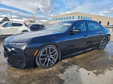 BMW 750 XE 2025