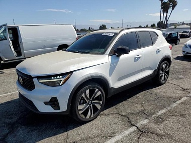 VOLVO XC40 PLUS 2023