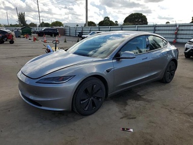 TESLA MODEL 3 2024