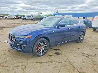 MASERATI LEVANTE BASE 2022