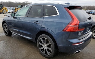 2020 Volvo XC60 2.0  литра  17.000 миль Полный привод