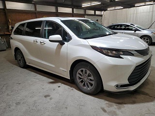 TOYOTA SIENNA XLE 2021