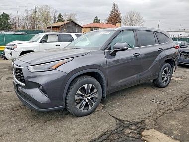 TOYOTA HIGHLANDER XLE 2022