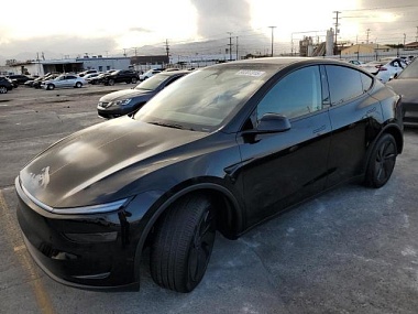 TESLA MODEL Y 2025