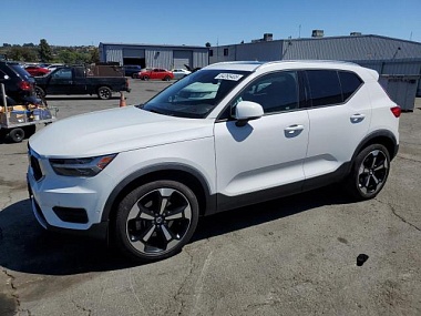 VOLVO XC40 T4 MOMENTUM 2018