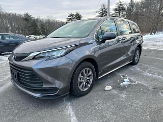 TOYOTA SIENNA LE 2023