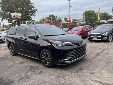 TOYOTA SIENNA LIMITED 2025